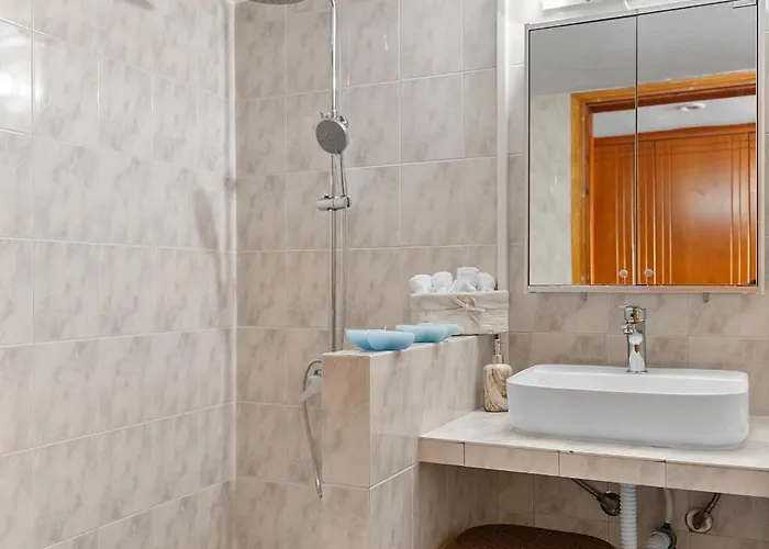 Malona Nostalgia Ferienhaus *